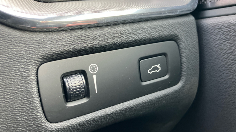 Volvo Xc60 2.0 B5P [250] R DESIGN Pro 5dr AWD Geartronic Petrol Estate